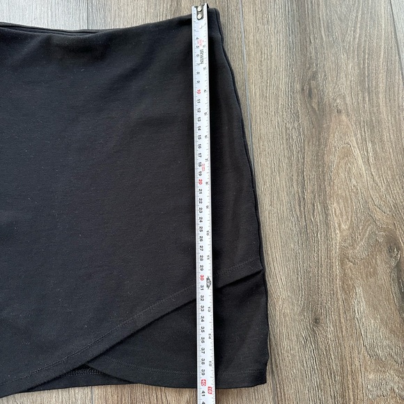Aritzia Talula Black Tulip Women's Skirt XXS (0-2) - Picture 8 of 9